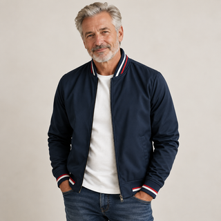 Alvini - Vielseitige Herrenjacke getragen von einem Mann ab 55 Jahren
