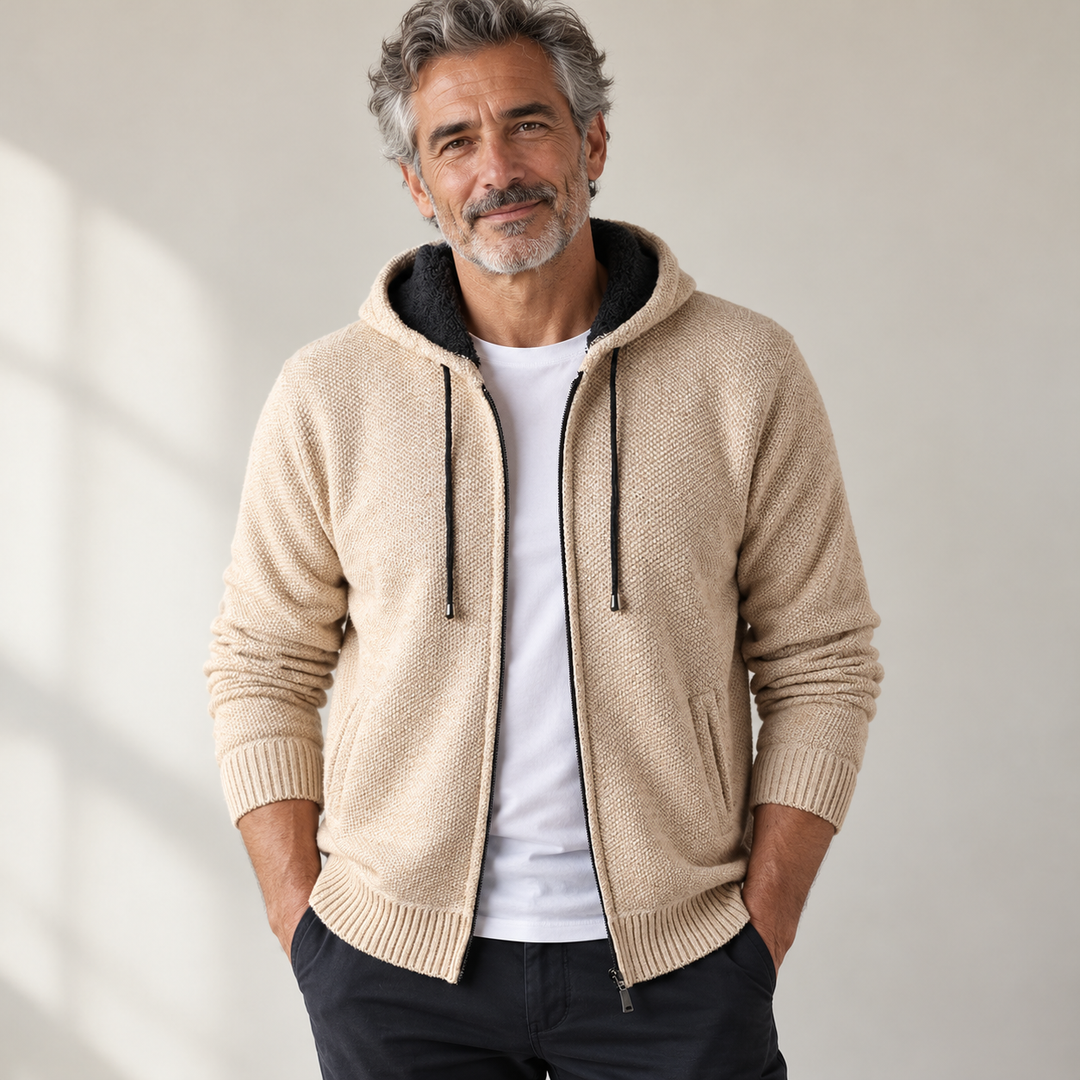 Crestline - Bequeme Strickjacke getragen von einem Mann ab 55 Jahren