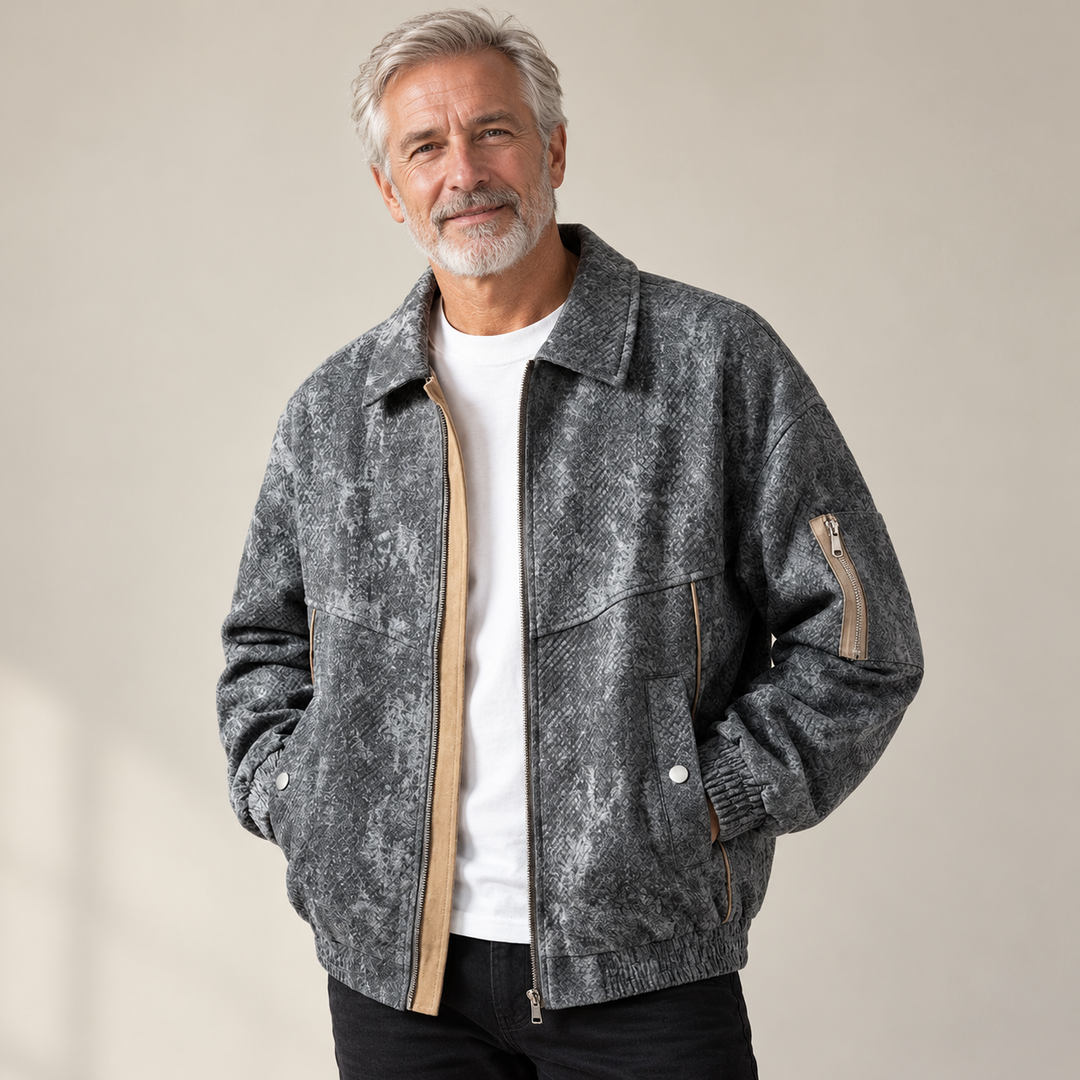Forza - Vielseitige Herrenjacke getragen von einem Mann ab 55 Jahren