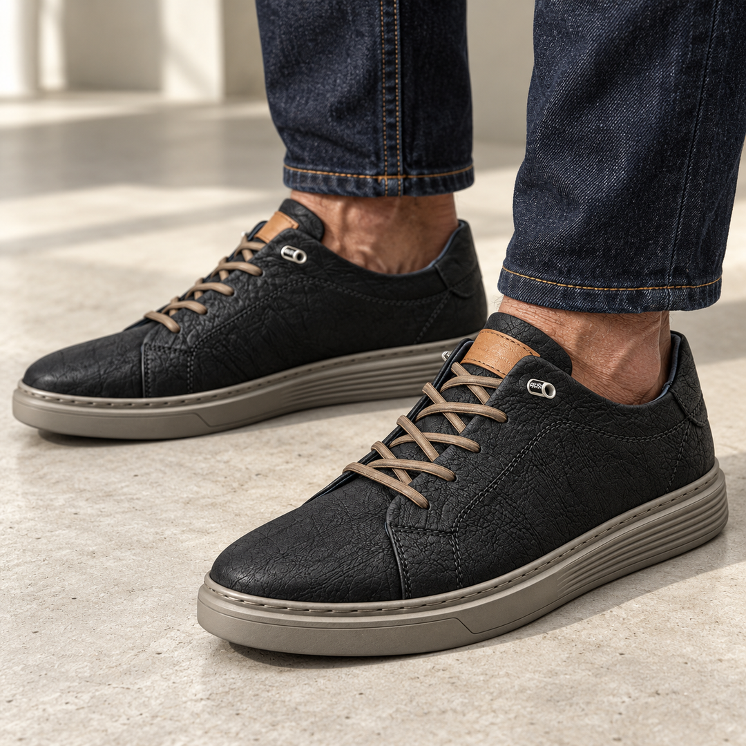 Tivano - Ledersneaker für Herren getragen von einem Mann ab 55 Jahren