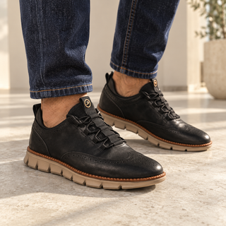 Kingston Ridge - Ledersneaker für Herren gedragen von einem Mann ab 55 Jahren