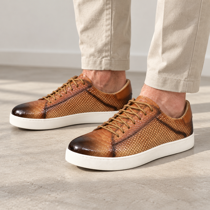 Altieri – Lässige Ledersneaker getragen von einem Mann ab 55 Jahren