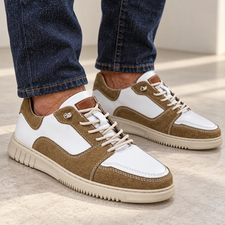 Arezzo – Ledersneaker für Herren getragen von einem Mann ab 55 Jahren