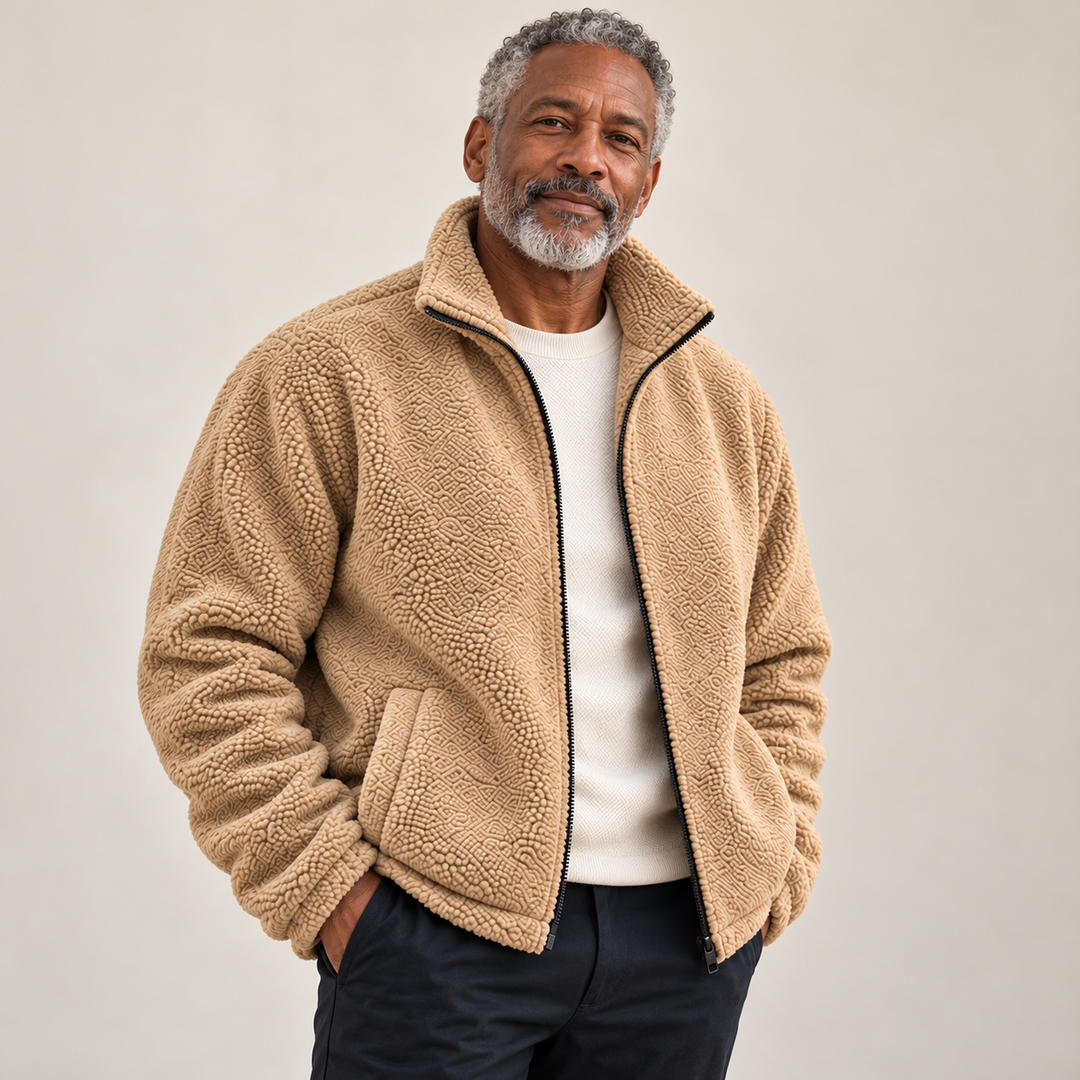 Hamlet – Herren-Fleecejacke mit hohem Wärmekomfort getragen von einem Mann ab 55 Jahren