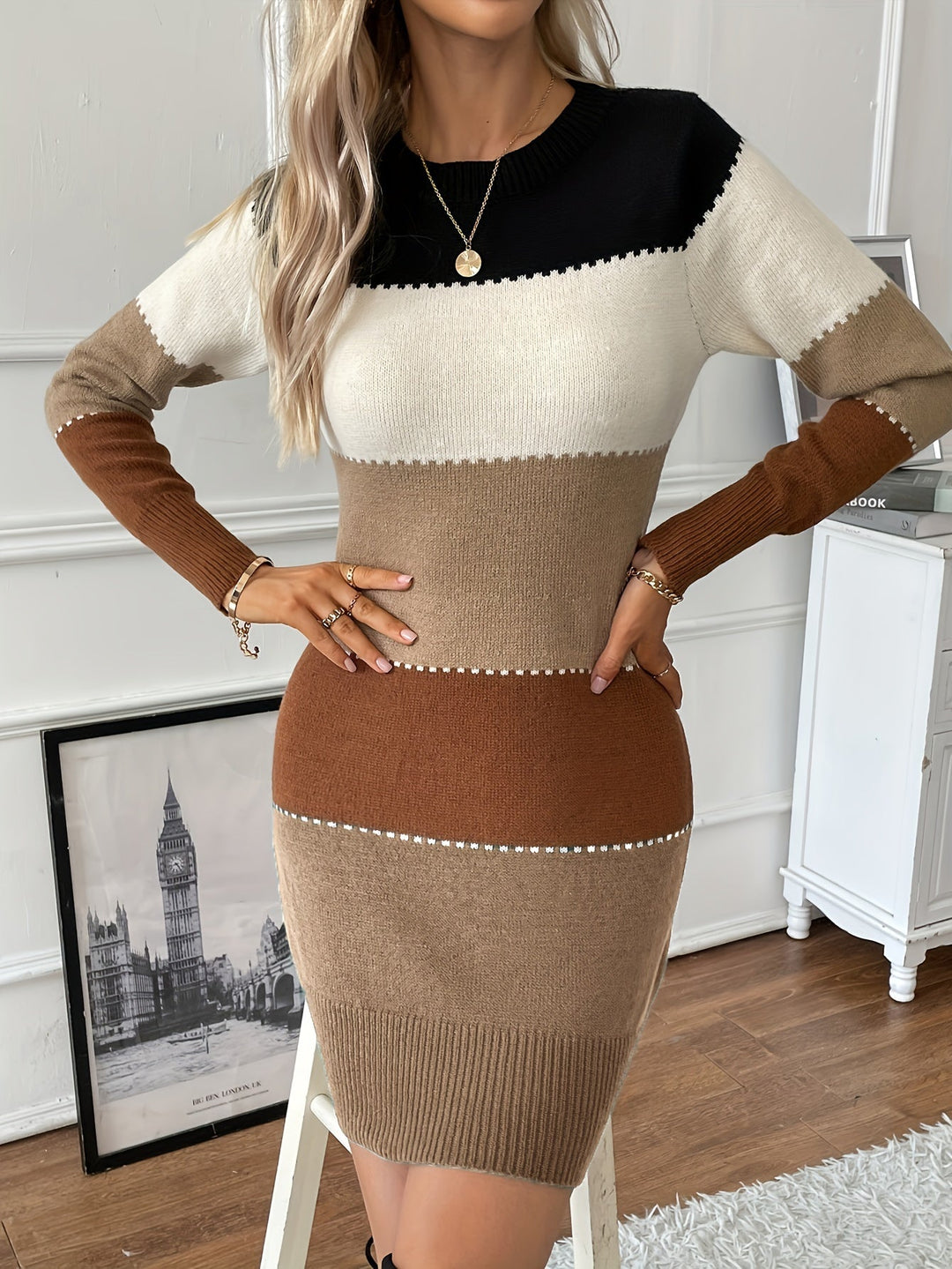 Maja - Figurbetontes Strickkleid mit Rundhalsausschnitt - Produktansicht 2