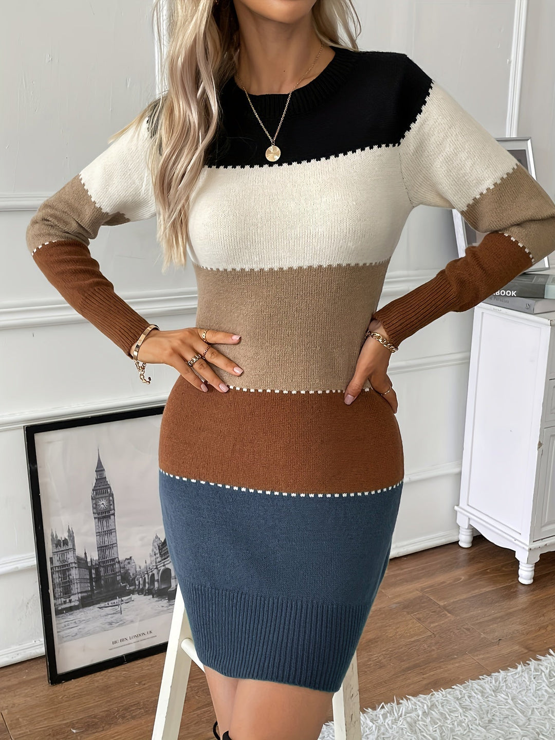 Maja - Figurbetontes Strickkleid mit Rundhalsausschnitt - Produktansicht 1