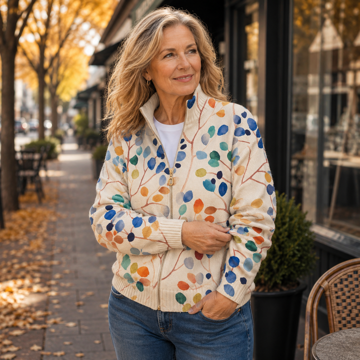 Julia – Strickjacke mit botanischem Blättermuster und Reißverschluss